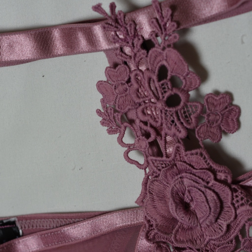 Pink Lace Garter Set - Picture 11 of 16
